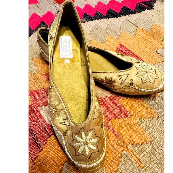 VTG 90s Ballet Flats Gold Size 8.5 Ethnic Inspired Embellished Slipper bohemain - Picture 2 of 7